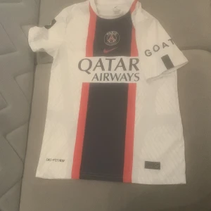 Psg tröja  - Psg tröja storlek S både för tjejer och killar 