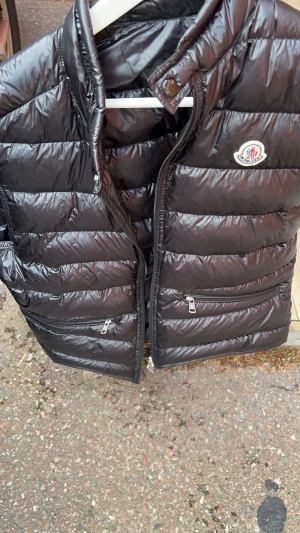 Moncler gui - Tja Säljer min äkta Moncler gui, strlk 4 Cond 9/10