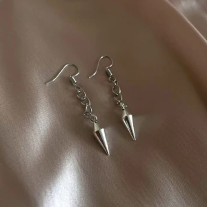 Spikes Earrings - Handgjorda Spikes örhängen i rostfritt stål.⛓️+ Frakt 15kr💗