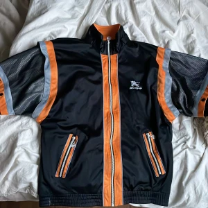 Vintage långarmand wudipas tröja - Långärmad orange och svart viktige tröja