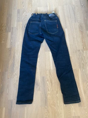 Scotch and soda jeans - Hej! Säljer mina scotch and soda jeans då dem är för små. Använda vid ett fåtal gånger. Det är slim fit och storleken är 170 Pris kan diskuteras 