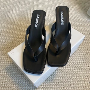 Samsøe Samsøe klackar - Säljer dessa jättefina klackar från Samsøe Samsøe i storlek 39. Aldrig använda. 💕 ord pris 1899 kr.