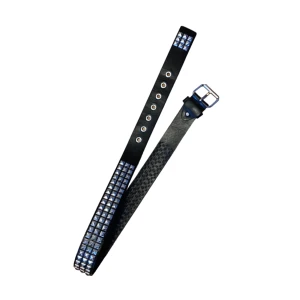 Nitbälte - Coolt bälte med nitar i jättebra skick! 