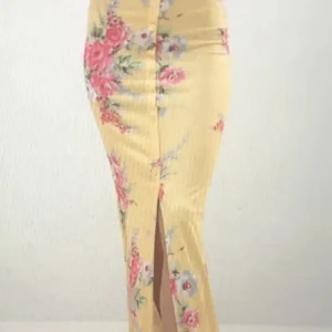 Tight kjol - Sexig kjol som är tight ner till knäna. Aldrig använd, prislapp kvar. Sitter superfint över rumpan 💕