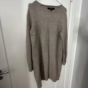 Stickad klänning  - Perfekt klänning till hösten!  Knappt använd💓