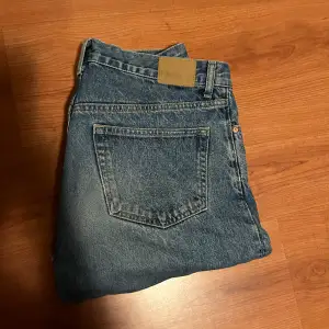 Weekday jeans i deras kända space modell, storlek W 30 L 32. Ordinarie pris 600kr på Weekdays hemsida. Skriv vid frågor eller funderingar!
