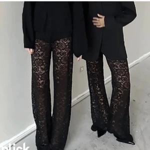 Spetsbyxor - Säljer dessa trendiga spetsbyxor från camille x mango!