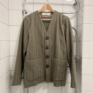 SEFR kofta - Superfin kofta från Sefr. Köpt på Sefr archive sale för ett år sedan. Knappt använd.