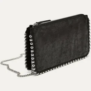 INSTRESSEKOLL - Kollar intresset på en sån här väska fast från Zara som är helt i nyskick! Har tyvärr inget kvitto men är man intresserad så skriv till mig vad man hade kunnat tänka sig att betala! Skrev ett pris som jag hade kunna tänka mig att sälja väskan för! 