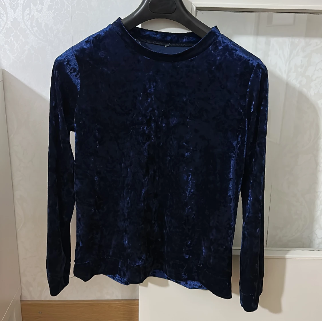 Blå velvet tröja skön och fin 