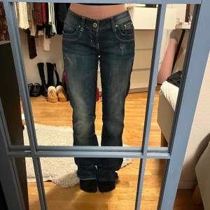 Jeans från LTB, midjemått: 38 cm, innerbenslängd: 75 cm