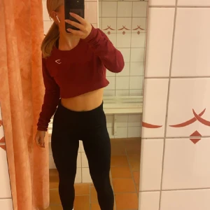 GYMSHARK TJÖJA❤️ - Jätte fin tröja från gymshark! Inga defekter! Passar XS-S! 200 plus FRAKT!!❤️skriv för fler bilder!!