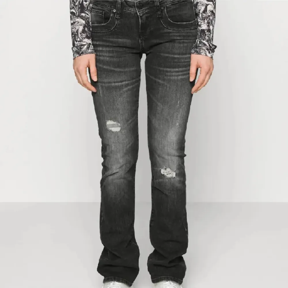 helt slutsålda gråa ltb jeans i nyskick. verkligen så fina men har två par💗. Jeans & Byxor.