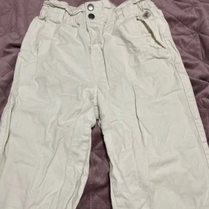 Byxor  - Storlek S pris 30 kr använd några gånger 