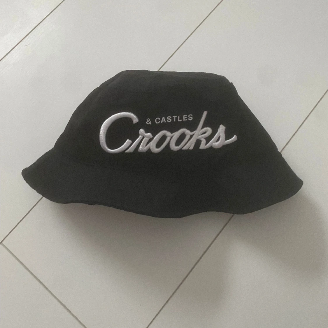 Crooks and Castles bucket har 