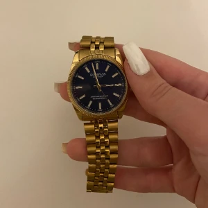 Kompass klocka - Säljer denna kompass klocka som är använd väldigt sällan, den behöver endast byta batteri. 