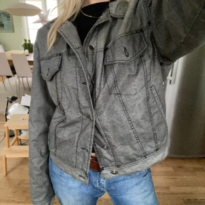 Moschino jacka - Skit snygg grå moschinojacka