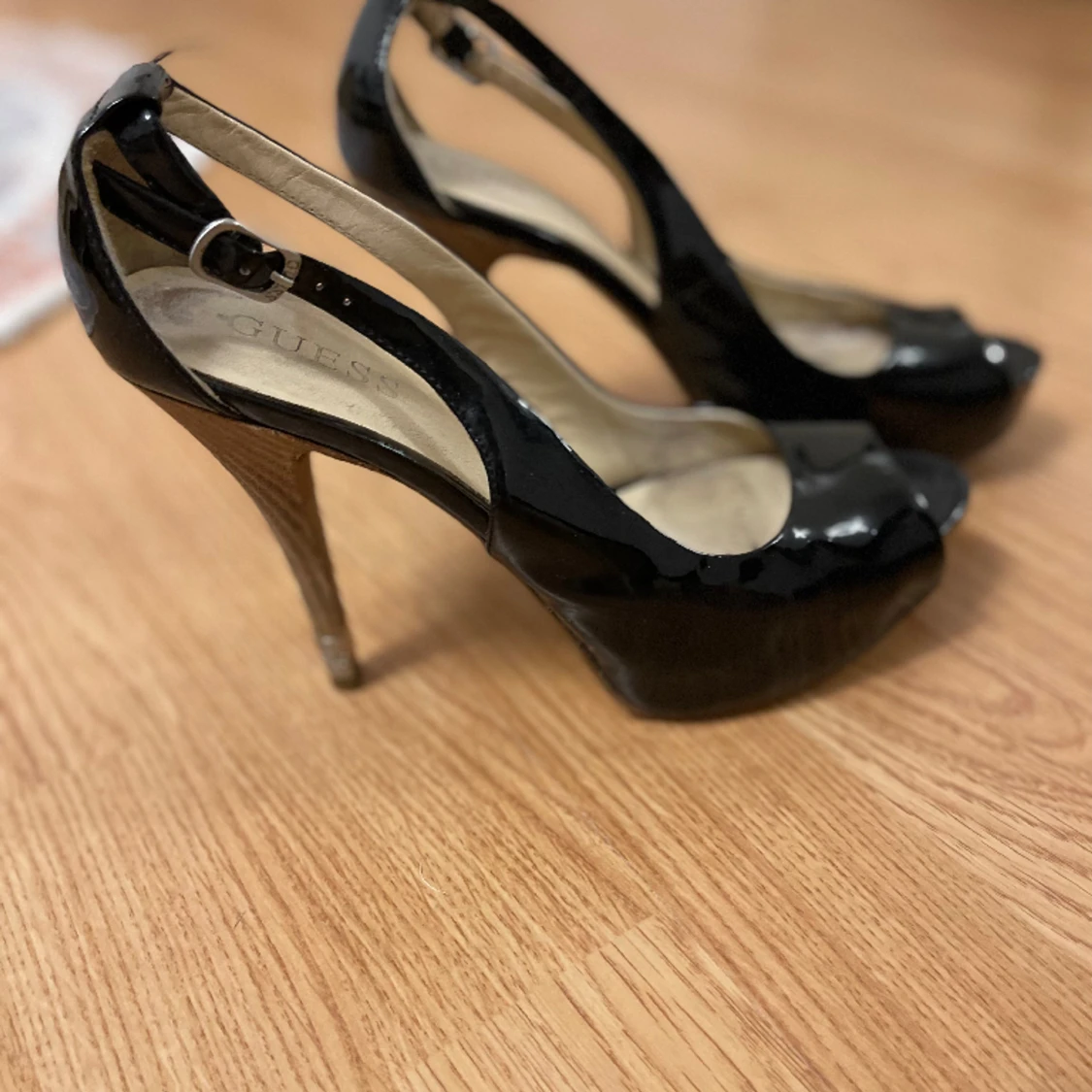 GUESS Klackskor  - 91