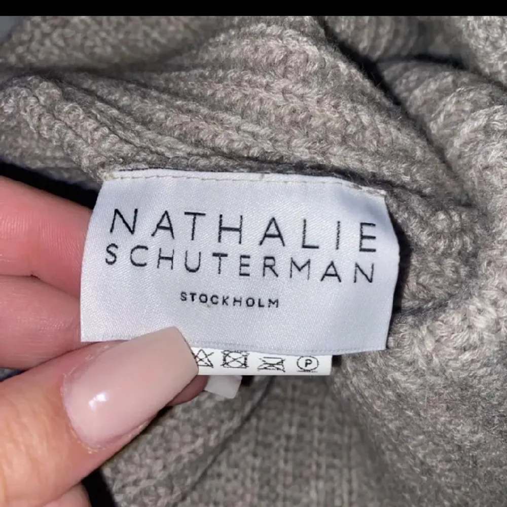 Kashmir mössa från Nathalie schuterman. ( se sista bild för passform!👯💞💞💞. Accessoarer.