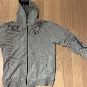 Impala zip hoodie - Sitter i strl. L Använt väl men inga noterbara defekter.