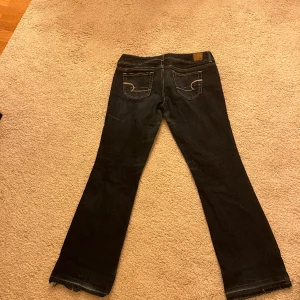 American eagle lågmidjade jeans - Säljer då dom är förstora och kommer inte till användning💕