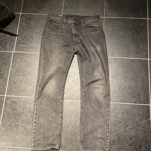 Levis jeans  - Säljer ett par snygga levis jeans i mycket bra skick. 