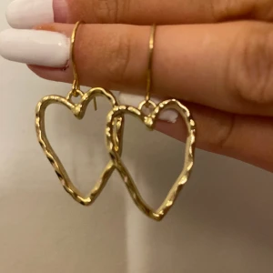 Örhängen - Intressekoll på dessa as fina örhängena. Inga tecken på användning. 💕