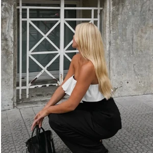 Moa Matsson topp - Säljer Moas populära topp med Nakd, oanvänd men ryckt av prislappen… säljer då den är för stor 🖤 nypris är 359kr och den är helt slutsåld på hemsidan 