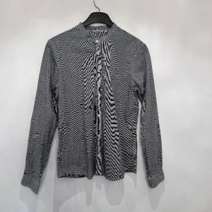 Skjorta  - Fin skjorta utan krage 