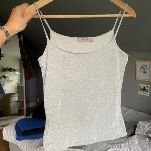 glittrigt linne - jättesnyggt glittrigt linne i silver💓 i nyskick💓