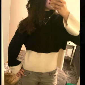 Tröja  - Säljer denna jättesnygga trendiga tröja😍