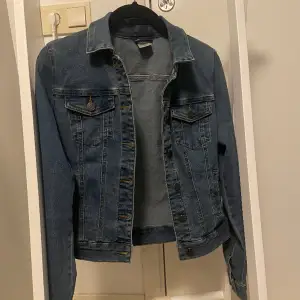 Jeans jacka från Vero Moda i storlek XS