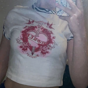 Reclaimed vintage tröja - Reclaimed vintage tröja i storlek 34. Säljs då den är för liten. Använd Max 2 gånger 