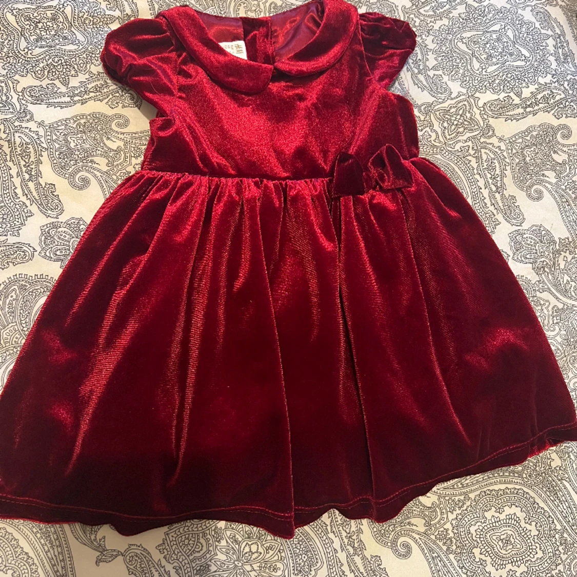 Vinröd sammetsklänning strl 74