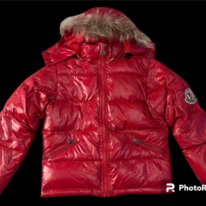 Moncler jacket size 3 - Moncler jacket size 3 looks like new.