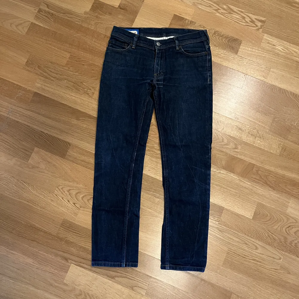 Acne jeans strl 29/32 Liten i storleken . Jeans & Byxor.