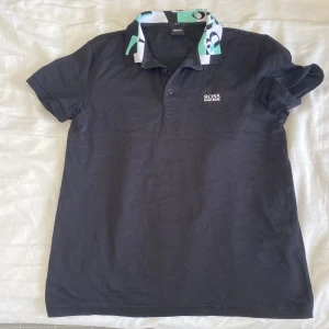 Hugo Boss piké, Golf piké - Hugo boss Golf Piké, storlek S, slim fit Skick 7/10 knappt använd
