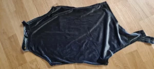 Sammets body - Mörkgrön sammets body från Bik bok stl.S