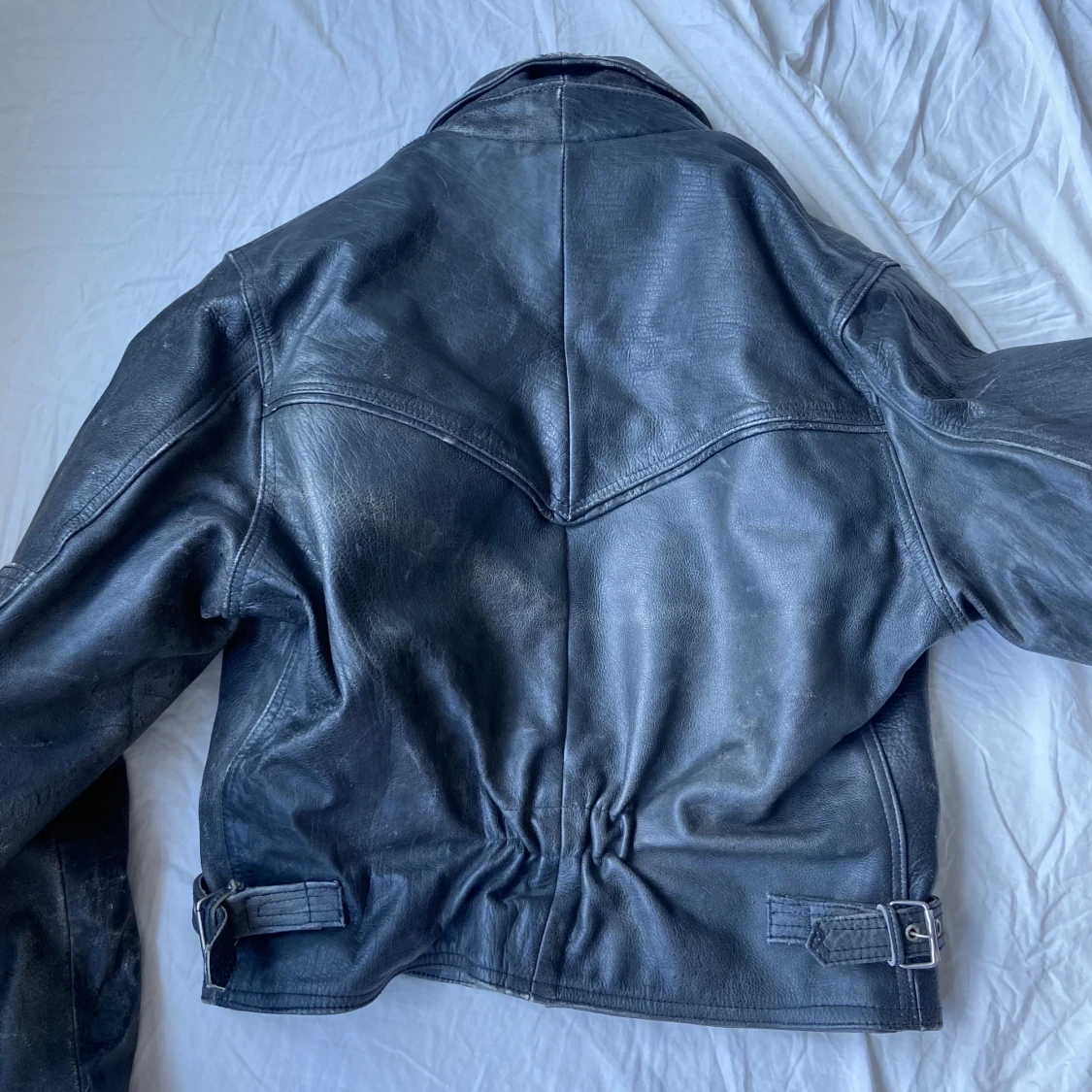 Vintage skinnjacka med slitningar - 91