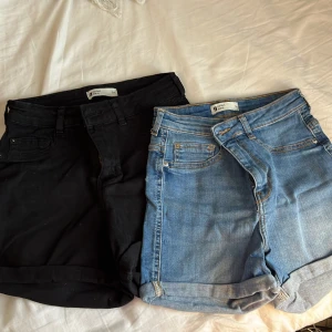 Shorts - Nyskick, aldrig använt. Båda för detta pris. Jättebra kvalite och finns inte kvar i butik.