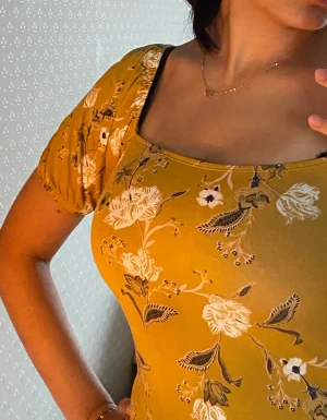 Blommig topp - En fin somrig topp, bra skick. 