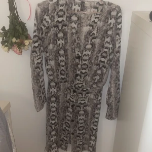 Klänning  - Klänning hm 