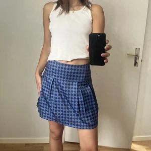 Rutigkjol - Rutigkjol💖 storlek S, har sytt in den själv i midjan, men det går också att sprätta bort! 