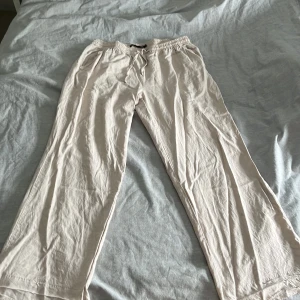 Linnebyxor - Beiga linnebyxor från lager 157, har  vikt ner underkanten så dem blev lite längre.