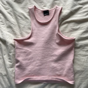 Ljusrosa topp - Använts en gång så den är i nyskick, mjuk och stretchig 