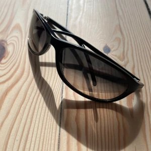 snabba glajjor från d&g - Köptes på Vestiaire men de e tyvärr för snabba för mitt face. Från Dolce&Gabbana vintage, fint skick! 