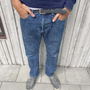 Snygg och trendig skärp/bälte - Säljer denna riktigt fräscha och trendig skärp som passar till alla kläder! Den är justerbar och är mörkgrå! 