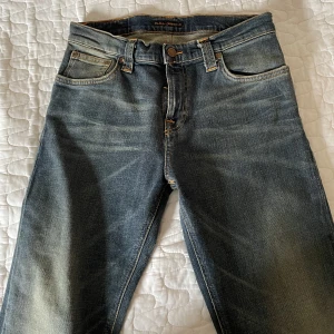 Nudie Jeans - Säljer nu mina trendiga nudie jeans! Sparsamt använda och 10/10 cond!Skriv vid intresse o funderingar!