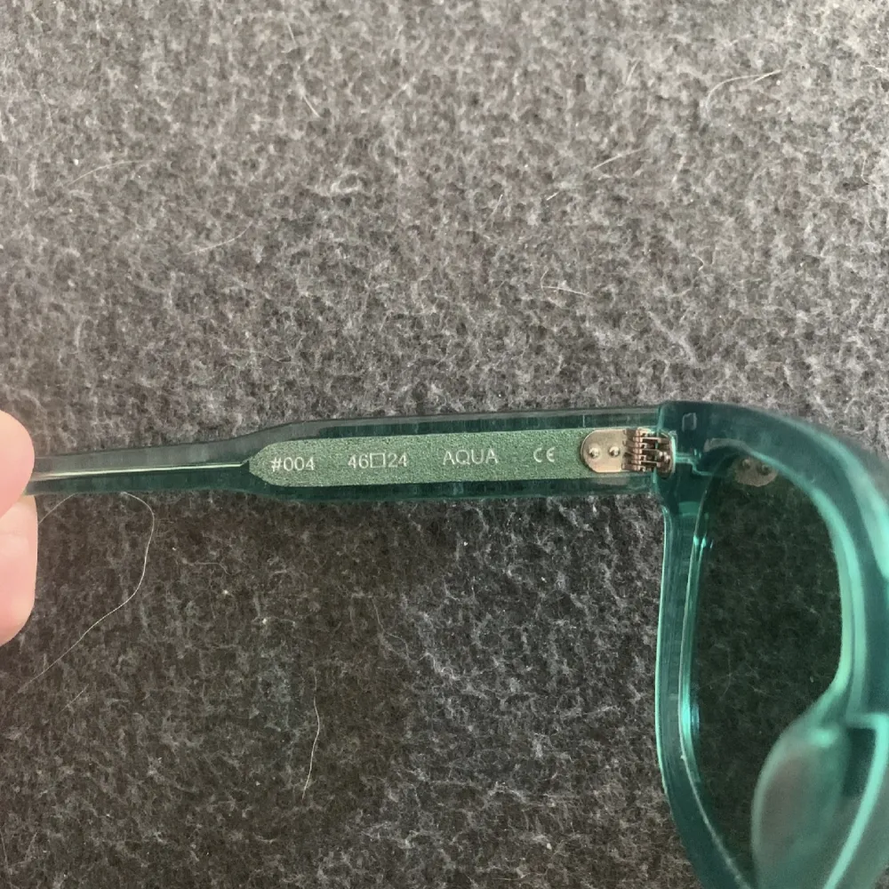 Hej! Jag säljer dessa fina solglasögon då jag inte är nöjd med färgen. Detta är en färg som inte säljs längre och den heter aqua. De är knappt använda och jag skulle säga att de är i 9/10 skick. Skriv om du har några frågor.. Accessoarer.