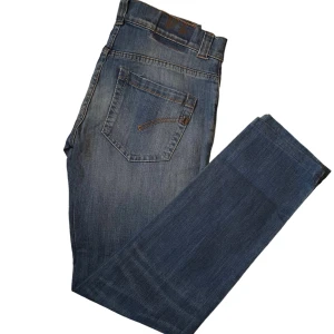Dondup Jeans  - Hallå! Snygga dondups i strl 28/30 säljes! I ett välbehållet skick (9/10) Vid intresse eller frågor är det bara att skicka iväg ett pm!